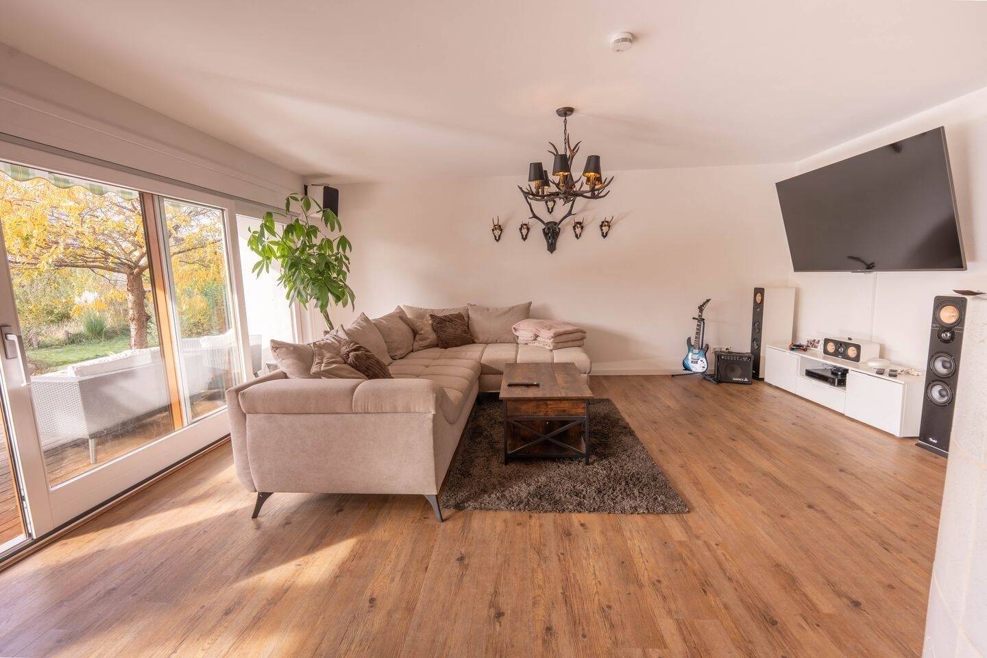 Traumhafte Wohnoase für Familien mit über 1.590 m² Grundstück, Einliegerwohnung und Doppelgarage – Sexau – Vorschaubild 6
