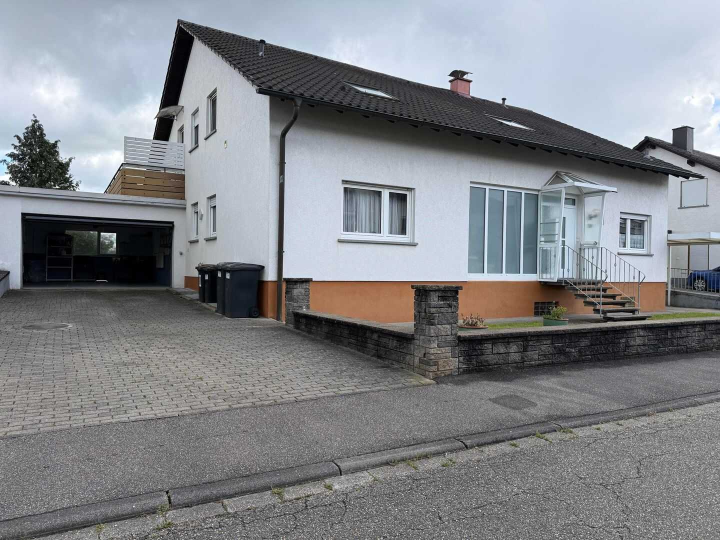 Anspruchsvolles Wohnen in Bestlage - Zweifamilienhaus mit Charakter und Raum für Visionen! – Bretten – Bild 1 von 9