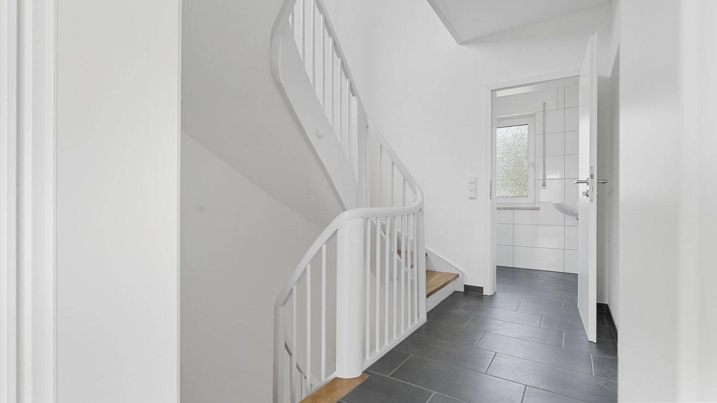 Kernsaniertes Reiheneckhaus mit Garten in Ingolstadt-Nord – Ingolstadt – Vorschaubild 8