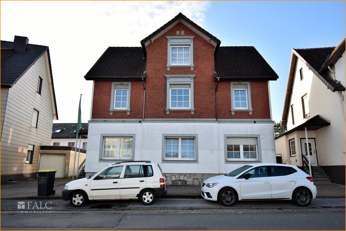 Bielefeld-Heepen.. 3 Familienhaus als solide Kapitalanlage mit Solar und PV - Anlage sucht neuen Eigentümer ! – 33719 Bielefeld – Bild 1 von 9