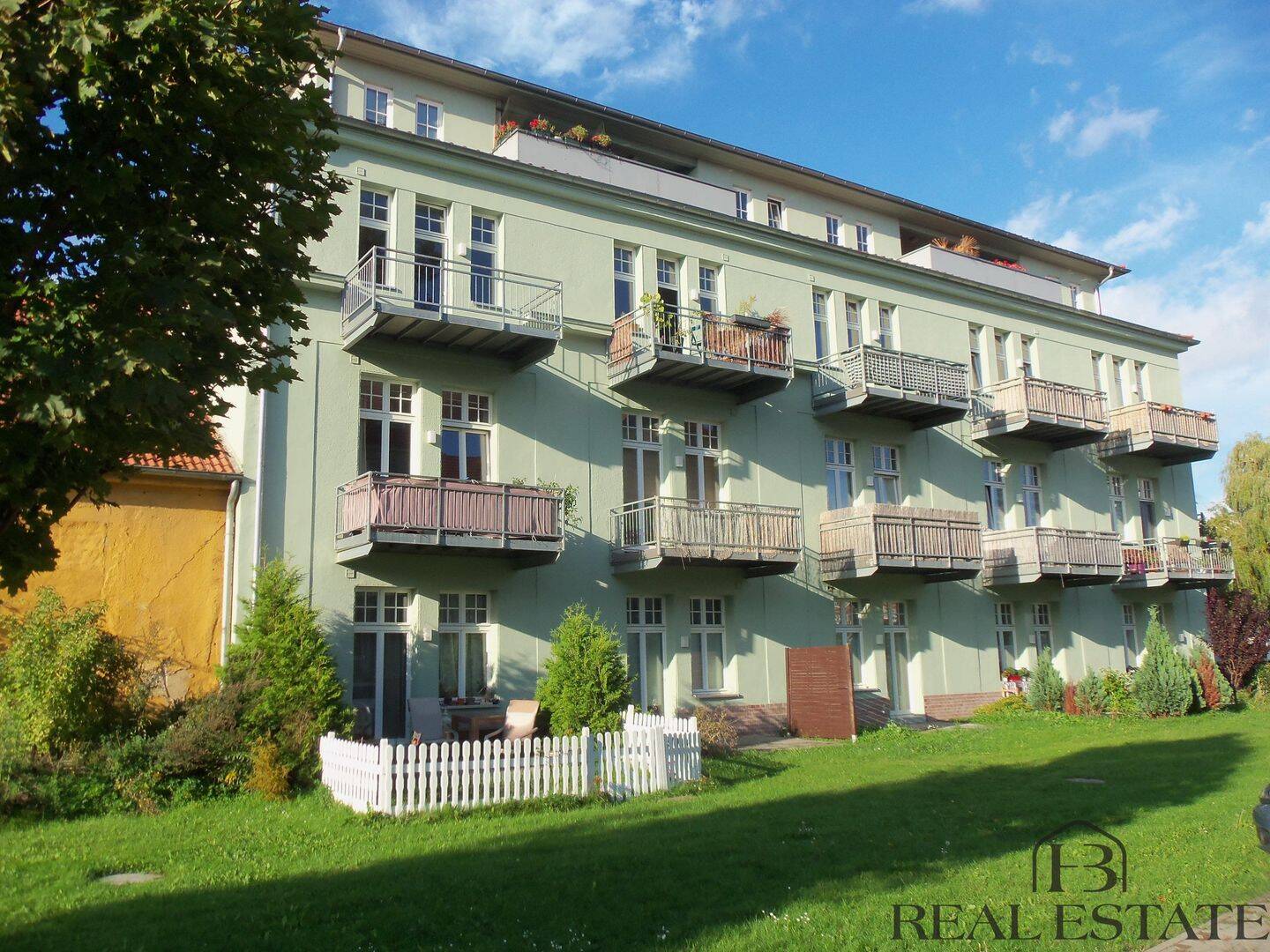 Traumhafte 2-Zimmer-Wohnung mit Balkon & saniertem Bad im begehrten Stadtfeld