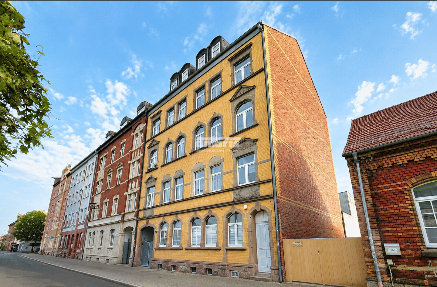 antaris Immobilien GmbH ** Solides Wohn- & Geschäftshaus mit 10 Einheiten und Potenzial **