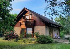 Charmantes freistehendes Einfamilienhaus mit einem Traumgarten und herrlichem Feldblick