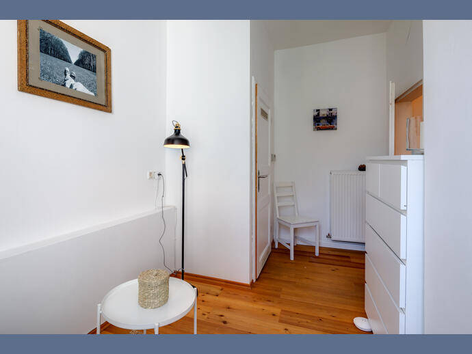 Möbliert: Zeitlos und stilvoll eingerichtete Altbauwohnung – München – Vorschaubild 6