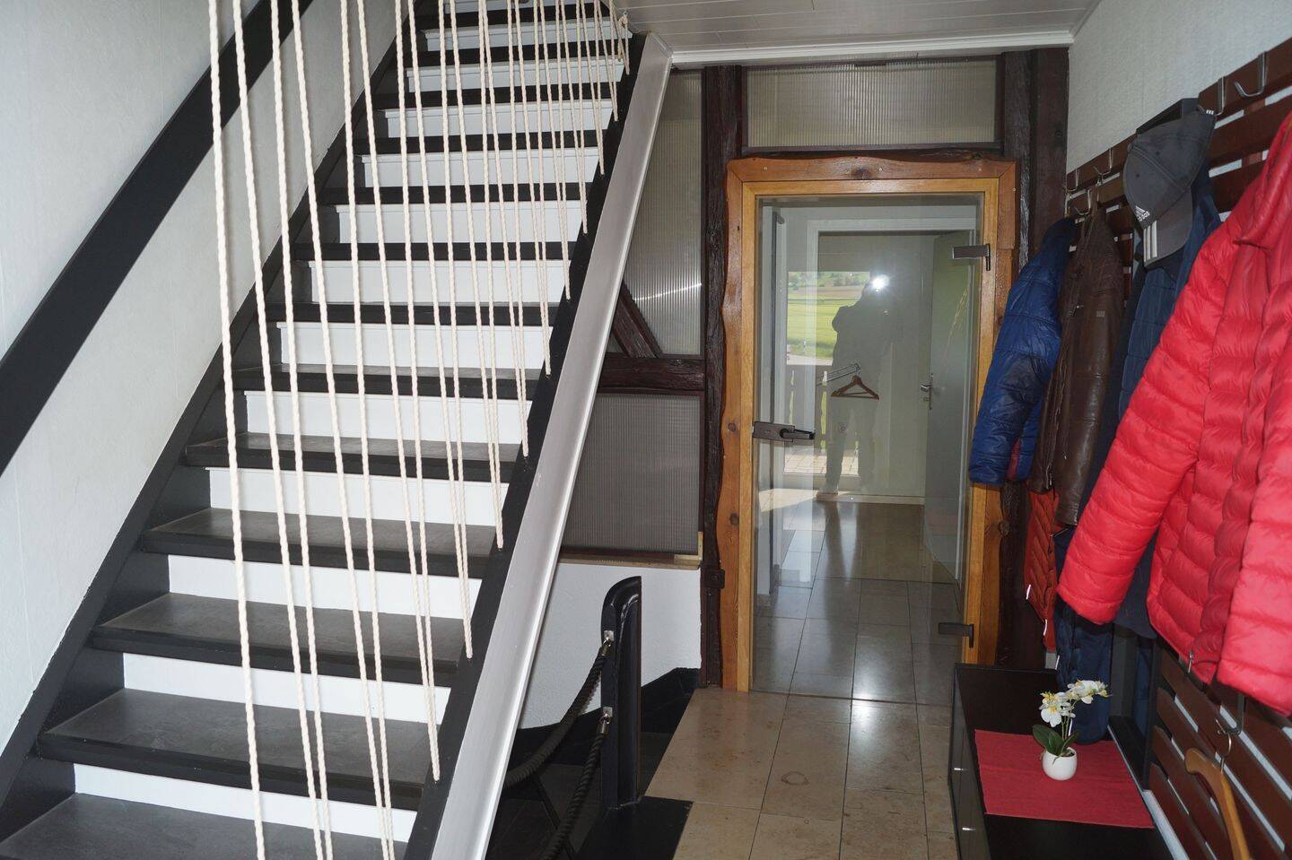 Charmantes Mehrfamilienhaus mit Garagen und großem Garten in Waldeck am Edersee – Waldeck – Vorschaubild 9