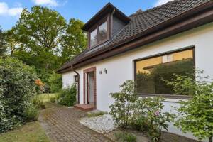 *** Charmantes Einfamilienhaus mit traumhaft weitläufigem Grundstück in begehrter Ohlstedter Lage*** – 22397 Hamburg – Vorschaubild 3