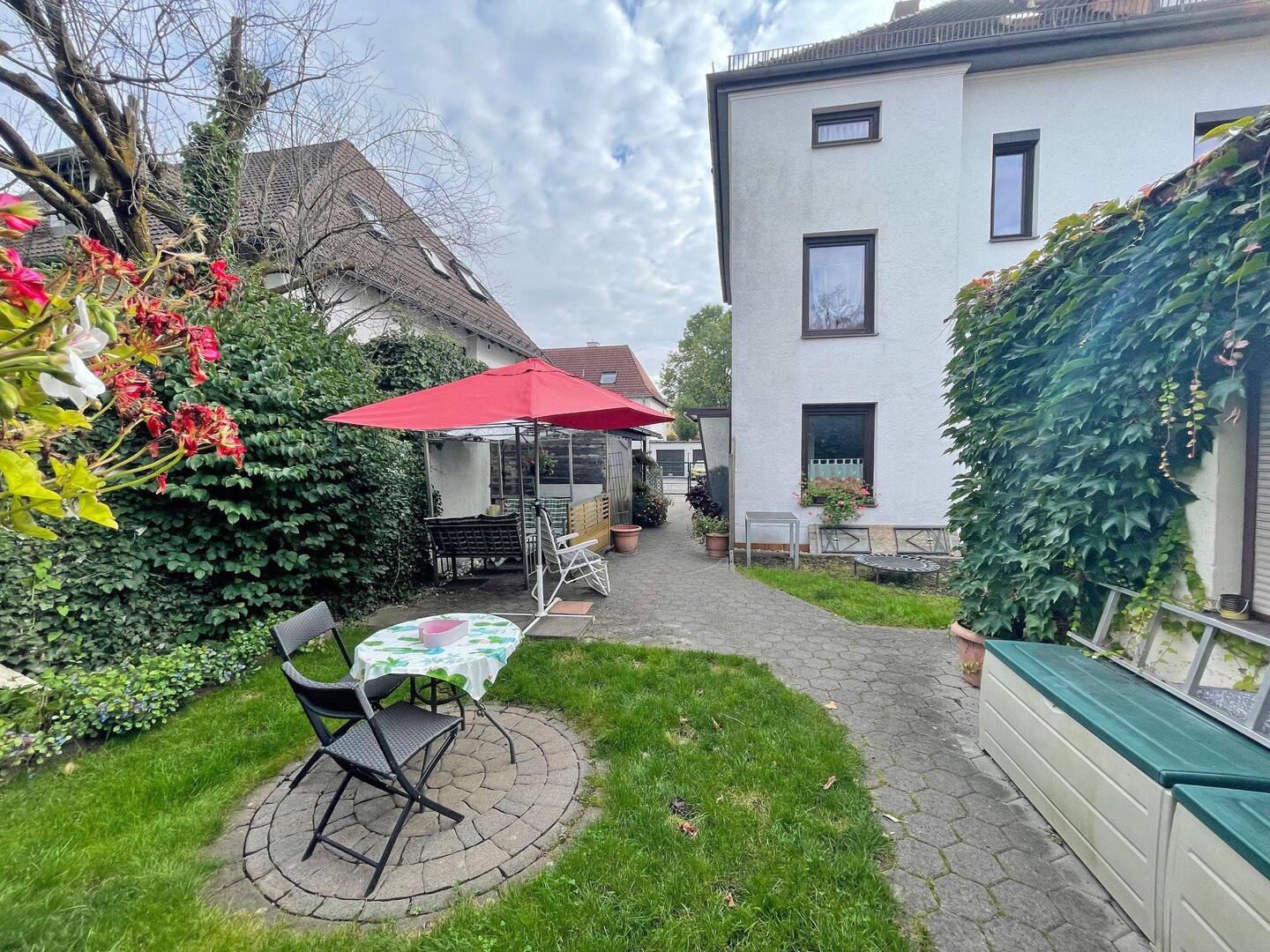 Moosach: Großzügige DHH mit 3 Wohneinheiten auf ca. 210 m² zzgl. weiterer Fläche in Rückgebäude! – München – Vorschaubild 3