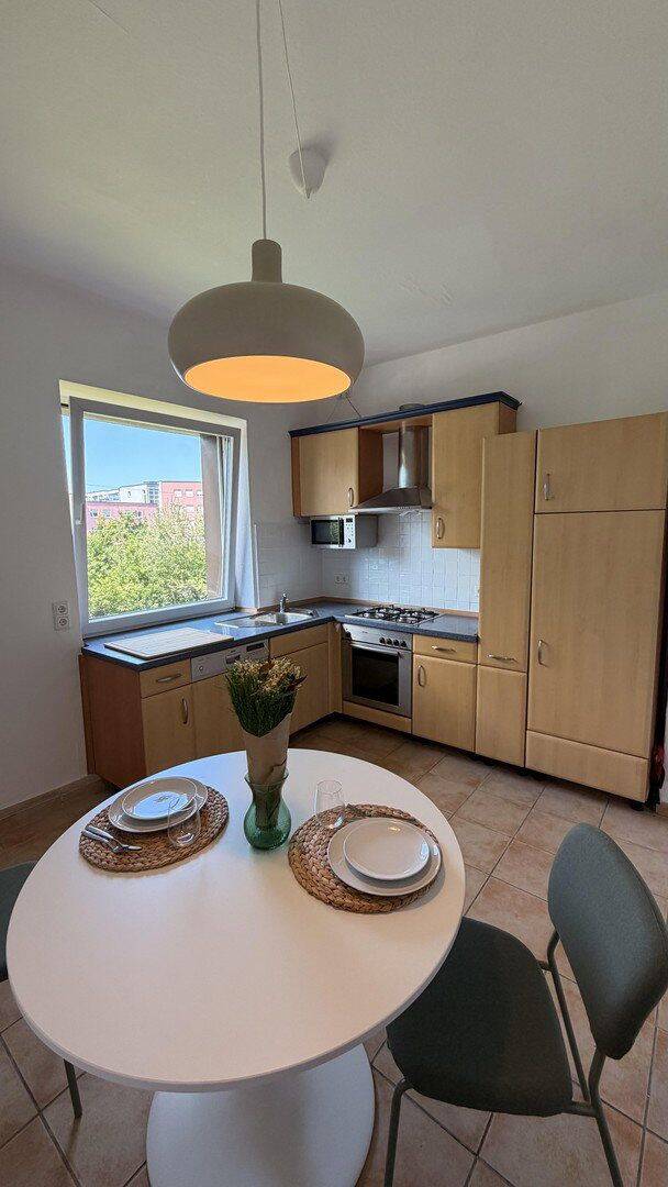 Zentrale, möblierte Zweizimmerwohnung mit Stellplatz (WG möglich) – München – Vorschaubild 4