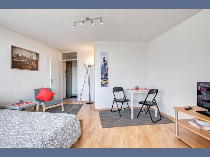 Möbliert: Helles Apartment mit Südwest-Balkon – München – Vorschaubild 4