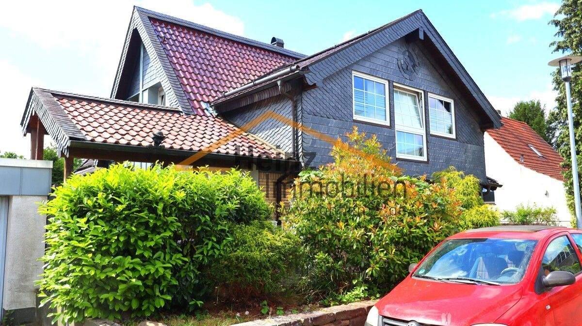 Modernisiertes Mehrfamilienhaus mit 4 Einheiten in bester Lage von Refrath!!! – Bergisch Gladbach – Bild 1 von 9