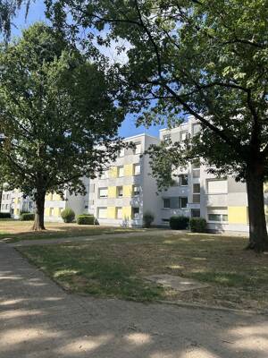 "Im Schammat" - 4 Zimmer, Küche, Bad Wohnung mit Loggia im Grünen!