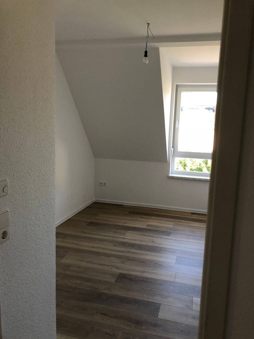Helle Dachgeschosswohnung mit Loggia – Chemnitz – Vorschaubild 7