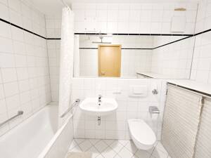 Exklusive 1-Zimmer-Wohnung mit Balkon, Skylineblick & TG-Stellplatz in Bestlage Bockenheim – 60486 Frankfurt am Main – Vorschaubild 8