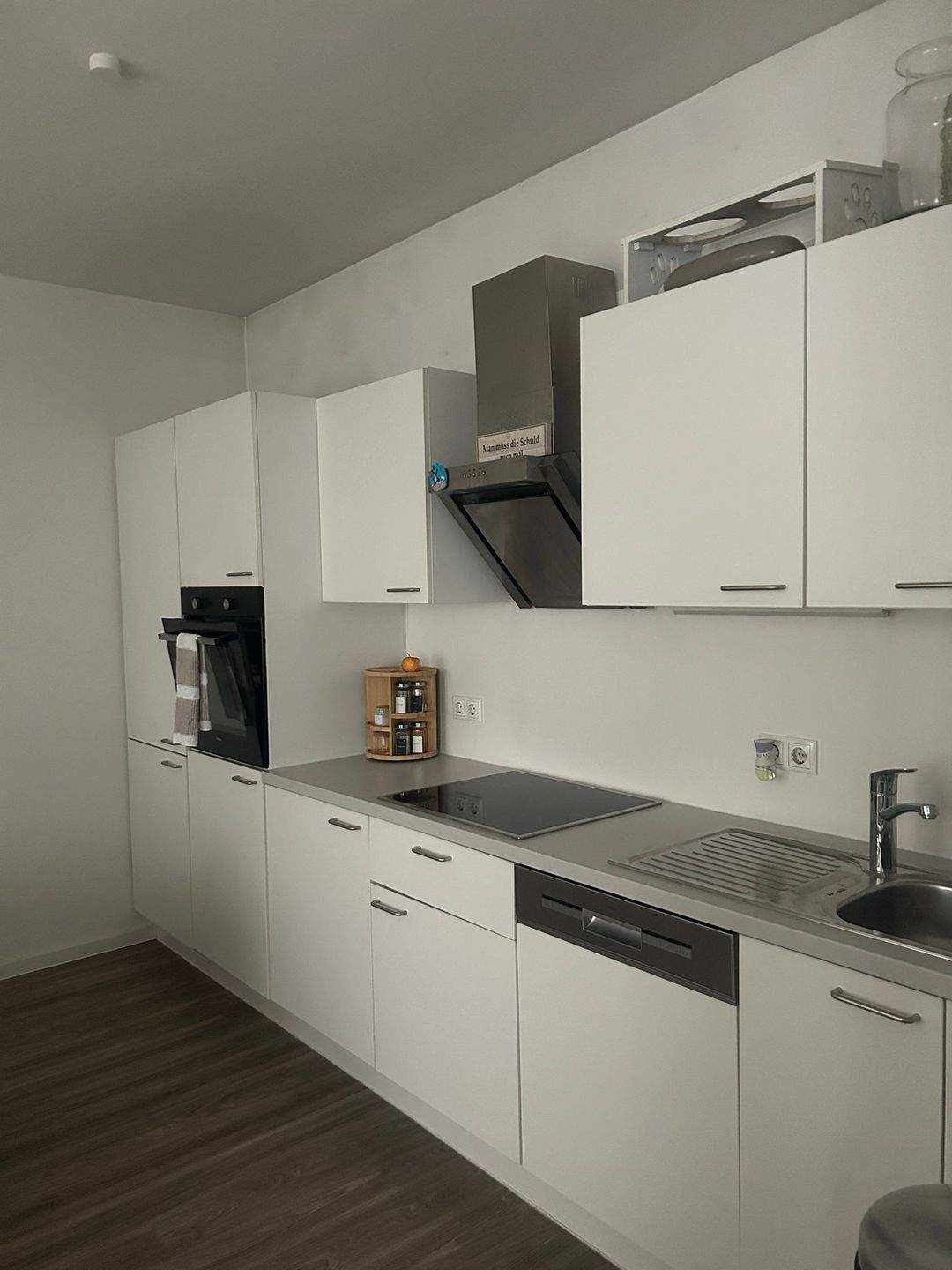 Stilvolle 2-Zimmer-Wohnung mit viel Licht in Nürnberg – Nürnberg – Vorschaubild 2