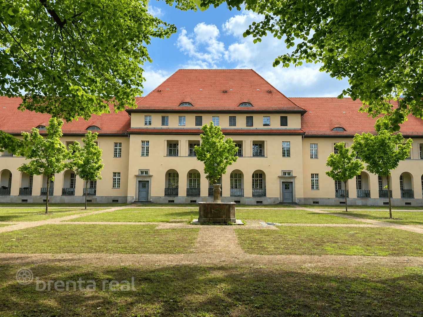 Denkmalsanierte 3-Zimmer-Wohnung mit Balkon und Stellplatz