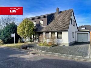 Außergewöhnliches ZFH mit Garage und idyllischem Garten in ruhiger Lage