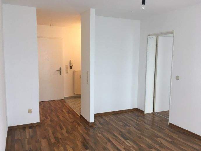 2-Raum-Wohnung mit Fahrstuhl, Balkon sofort bezugsfertig – Chemnitz – Vorschaubild 2