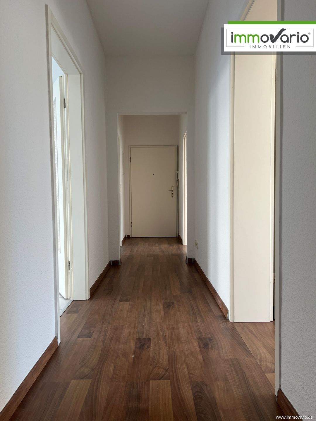 Helle, einfache 3-Raum-Wohnung mit Balkon, Tageslichtbad, Wanne und Abstellraum. Stellplatz möglich – Magdeburg – Vorschaubild 9