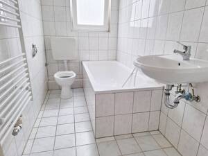 Sanierte 3,5 Zimmer-KDB Wohnung (ca. 70 qm) mit Einbauküche und Balkon / Holsterhausen – 45145 Essen – Vorschaubild 5