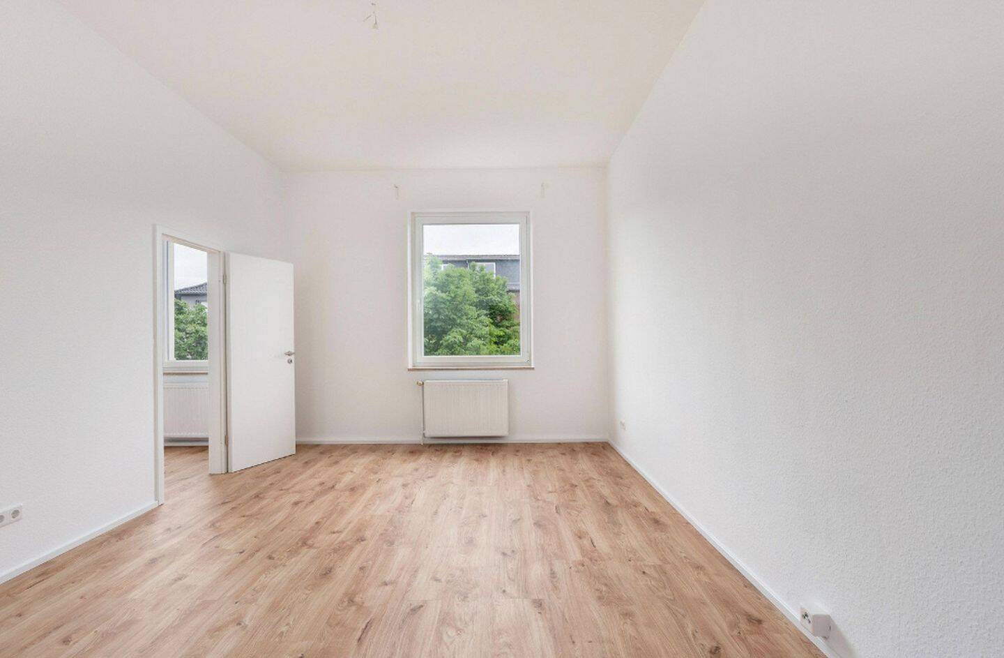 Ruhige, renovierte Wohnung in zentraler Lage in Düsseldorf – Düsseldorf – Vorschaubild 3