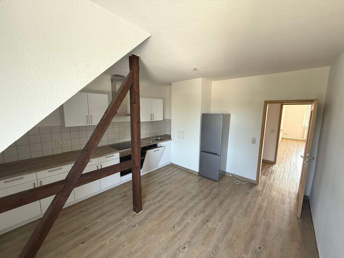 Wohnen im Dachgeschoss - 3 Zimmer- EBK - zwei Bäder – Chemnitz – Vorschaubild 2