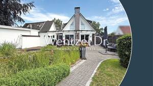 Modernes Zweifamilienhaus mit traumhaftem Garten in ruhiger Wohnlage in Hamburg - Wentzel Dr.