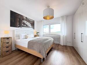 Geschmackvoll möblierte Wohnung mit WLAN und 30 qm großem Balkon in der Fürther Südstadt – 90763 Fürth – Vorschaubild 2