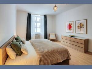 Möbliert: Wunderschöne Altbauwohnung mit individuellem Wohnambiente – 80799 München – Vorschaubild 5