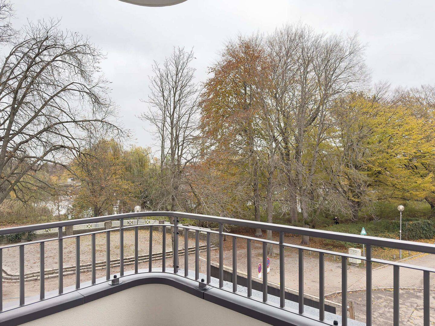 Familienwohnung mit Seeblick und 2 Balkonen – Berlin – Vorschaubild 5