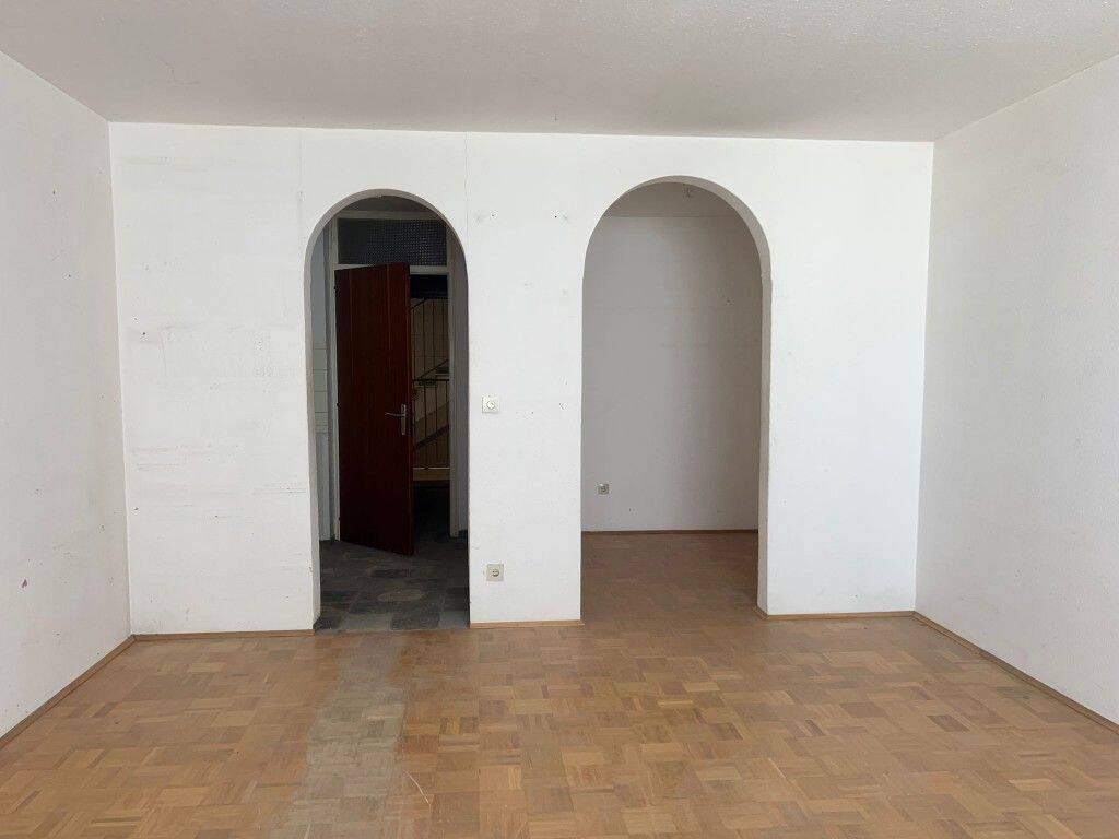Brück Immobilien - Großzügiges 1 Zi.-Appartement mit W-Balkon zum Renovieren