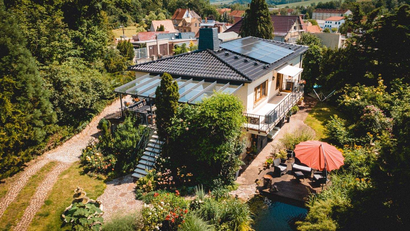 Anwesen mit beheizbarem Pool in Schmölln: Exklusives Wohnen mit Naturblick – Schmölln – Vorschaubild 2