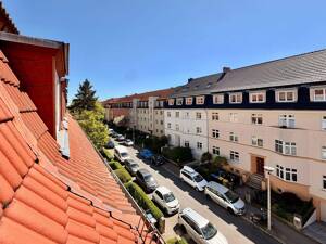 Stilvoll wohnen, großzügig erweitern: Mit Balkon plus große Dachboden-Ausbaureserve – 99099 Erfurt – Vorschaubild 9