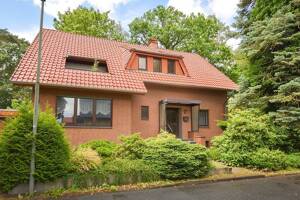 Familienfreundliches Einfamilienhaus mit Wintergarten in Waldrandlage - nahe See und Spielplatz!