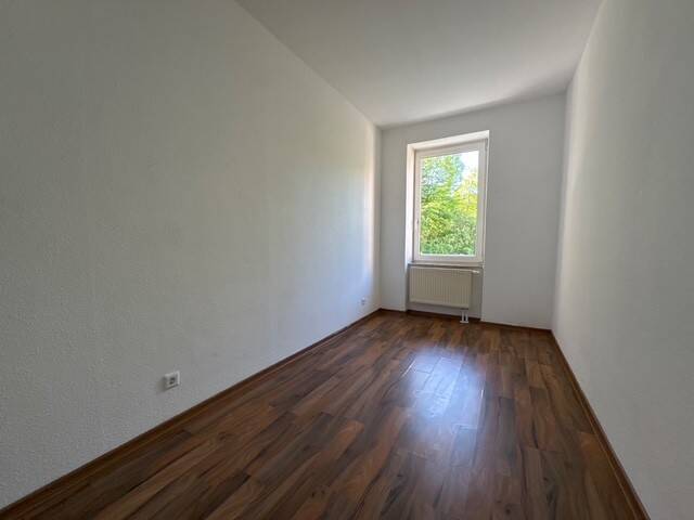 1. OG mit Laminat / großer Balkon / begrünter Innenhof – Chemnitz – Vorschaubild 8