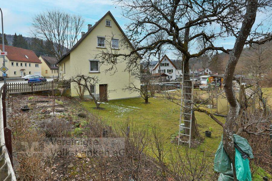 Freistehendes Einfamilienhaus mit Garage und gepflegter Gartenfläche – Albstadt – Vorschaubild 4