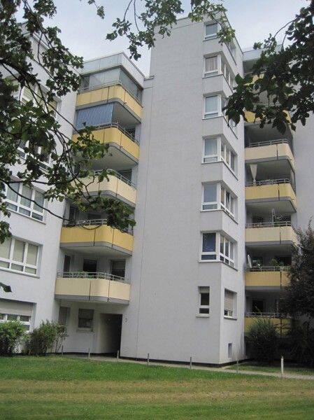 Ruhig wohnen, schnell bei Audi: Renovierte 3-Zimmer-Wohnung mit Balkon! – Ingolstadt – Vorschaubild 2