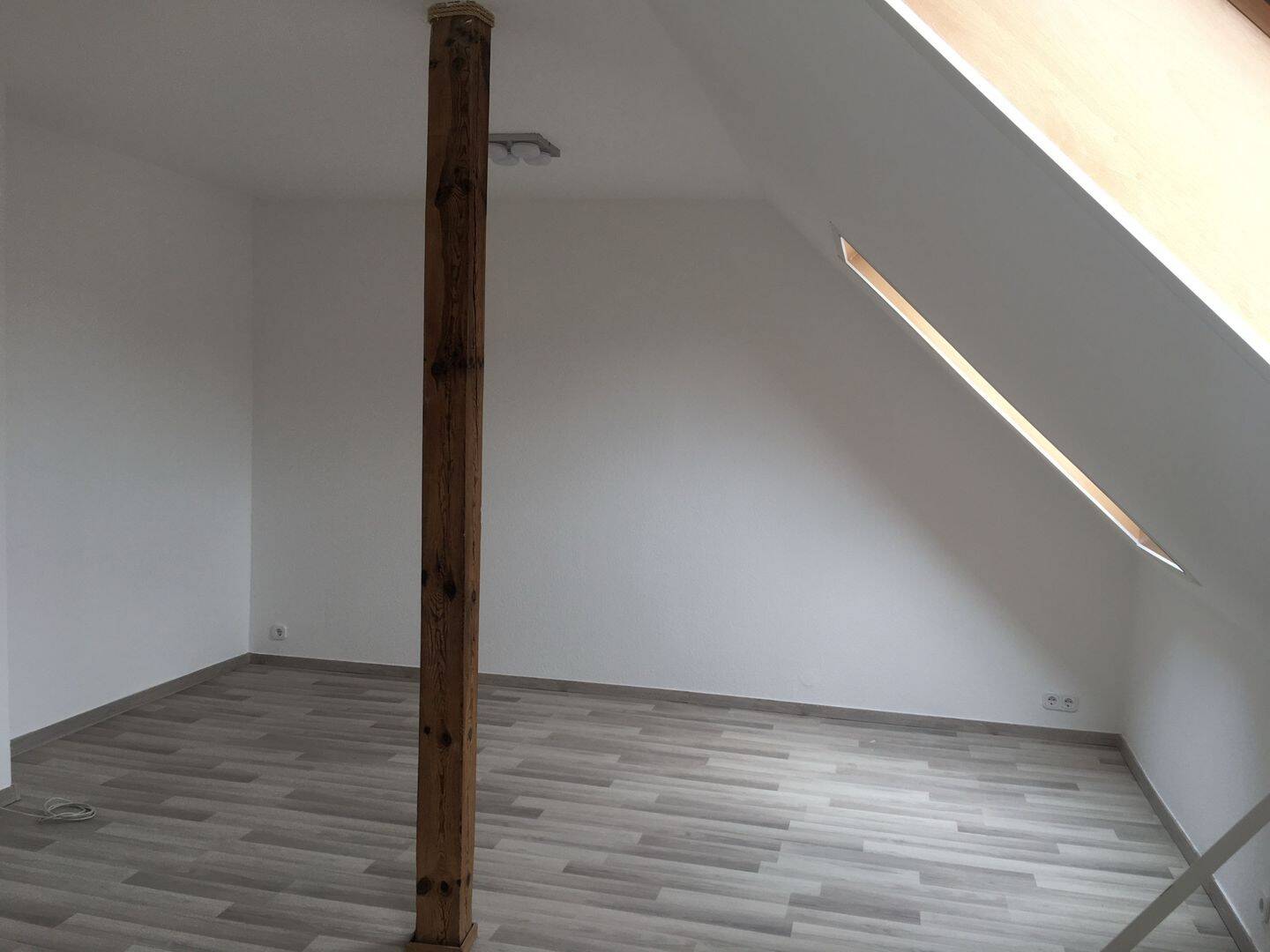 2 Zimmer DG Wohnung mit Einbauküche zentrumsnah am Altstadtring – Braunschweig – Vorschaubild 3