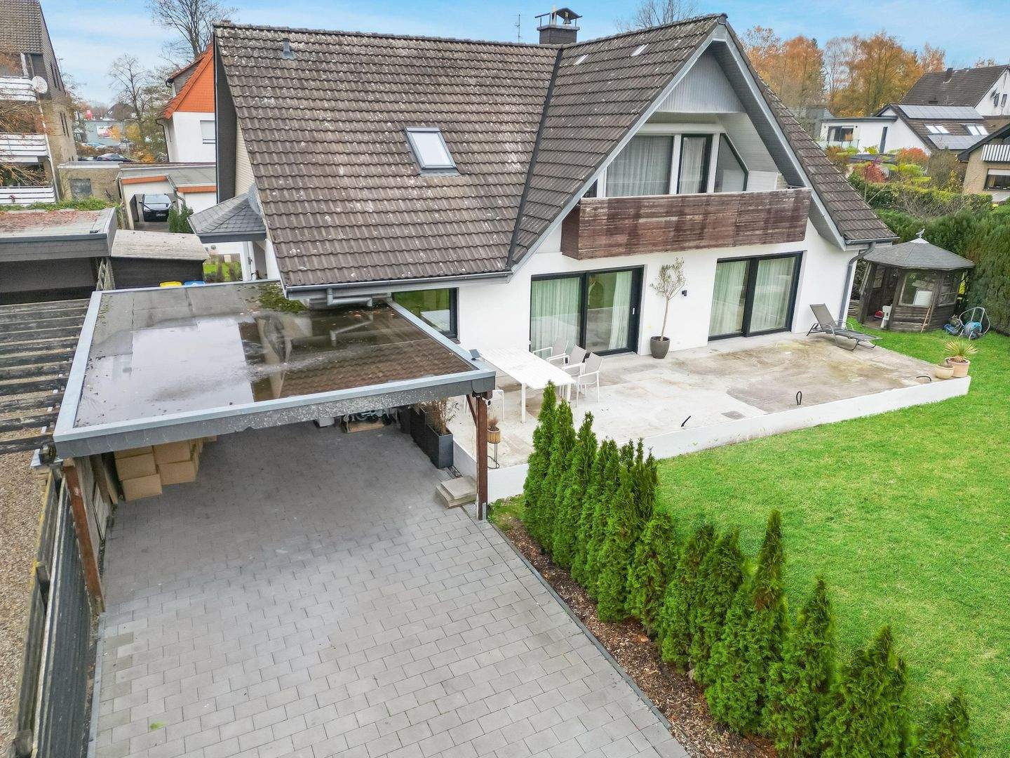 Attraktives Zweifamilienhaus in begehrter Lage nahe des Stadtparks! – Gütersloh – Bild 1 von 9