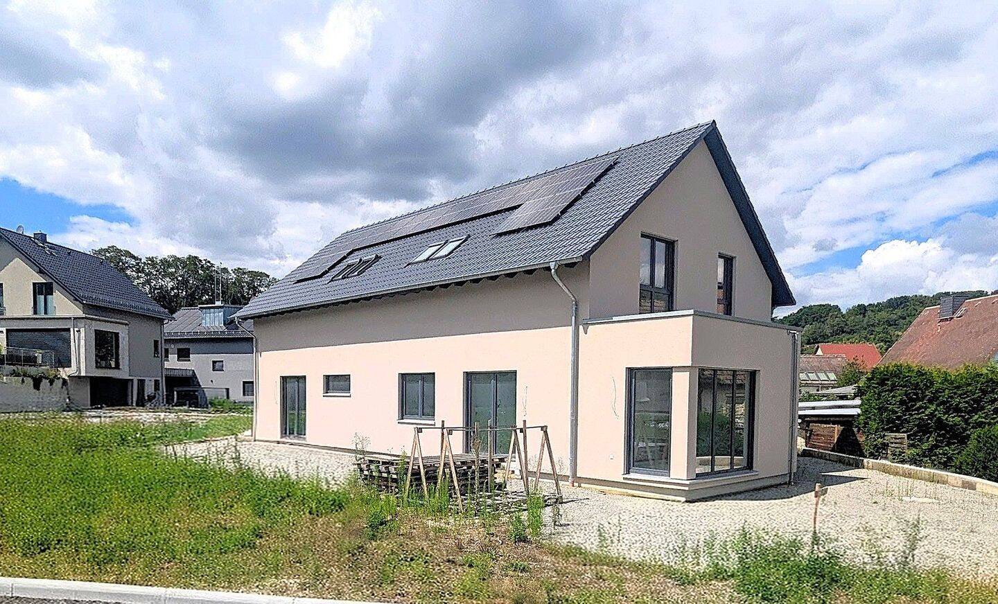 Neuer Preis! Neubau 2024 -DHH mit Wintergarten & PV – Jetzt individuell fertigstellen! – Eisenberg – Vorschaubild 3