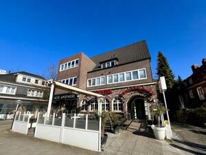 Zentrales Wohn- und Geschäftshaus im Herzen von Volksdorf