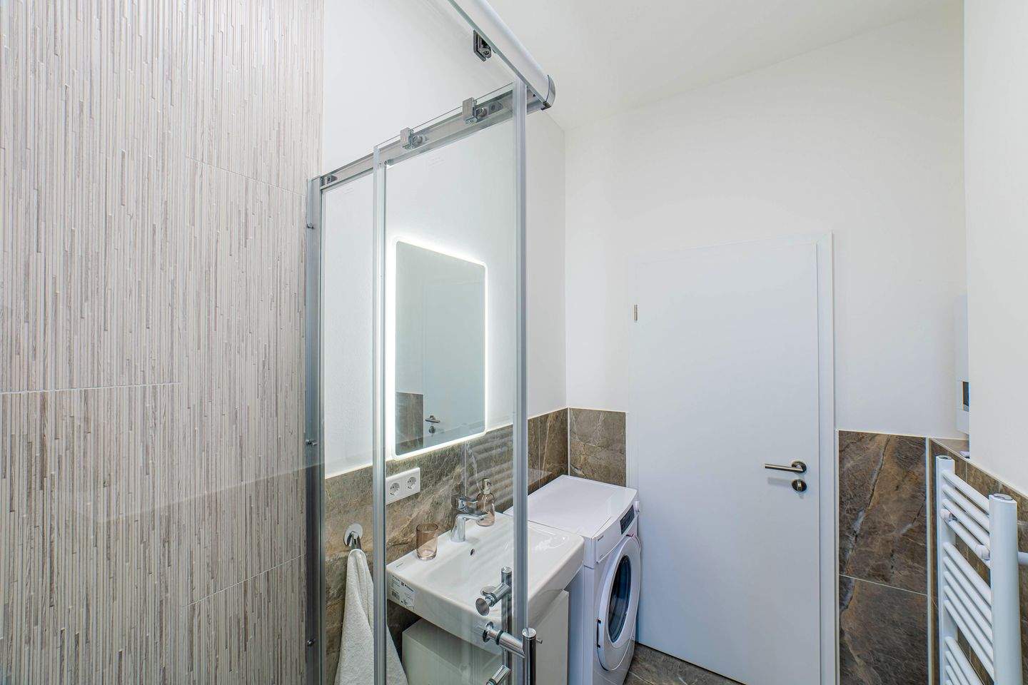 Neues und modernes Studio Apartment mitten in Nürnberg – Nürnberg – Vorschaubild 2
