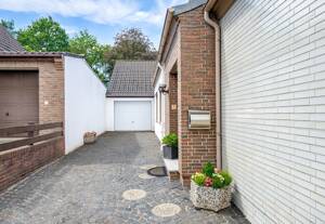 Schönebeck: Freistehendes Einfamilienhaus mit Einliegerwohnung, Nebengebäude, Garage und Garten – 28757 Bremen – Vorschaubild 3