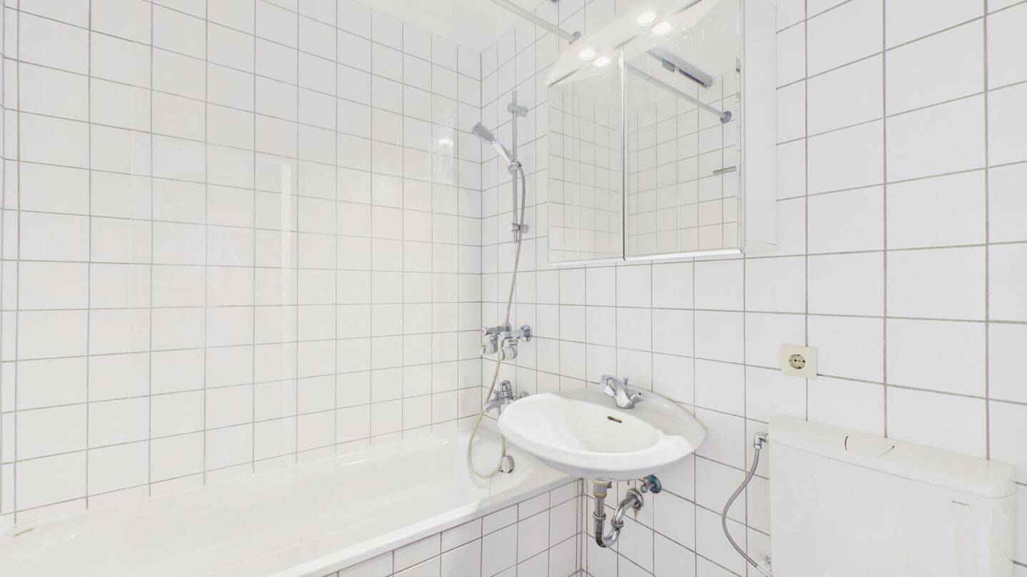 HEGERICH: Leerstehende 1-Zimmer-Wohnung mit Ost-Balkon direkt am Olympia-Einkaufszentrum – München – Vorschaubild 6