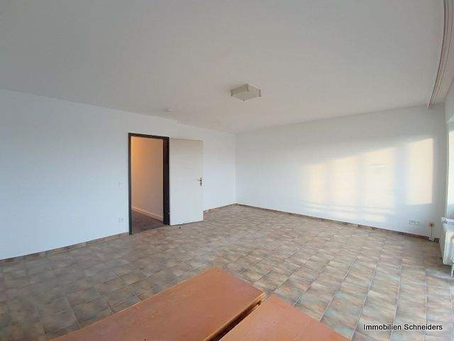 Krefeld-City, Ostwall 71 - 2 Zimmer-Wohnung im 5.OG mit 2 Balkonen und Aufzug für max. 2 Personen zum zeitnahen Einzug !! – Krefeld – Vorschaubild 4