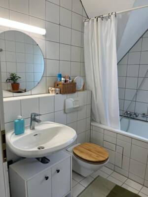 Charmante 3 Zi.- DG Galerie Whg. in 70182 Stgt.-Mitte, zentral im Bohnenviertel - aufgeteilt in 2 Zi.- Whg und 1 Zi.- App. mit eigener Garagenbox – 70182 Stuttgart – Vorschaubild 4