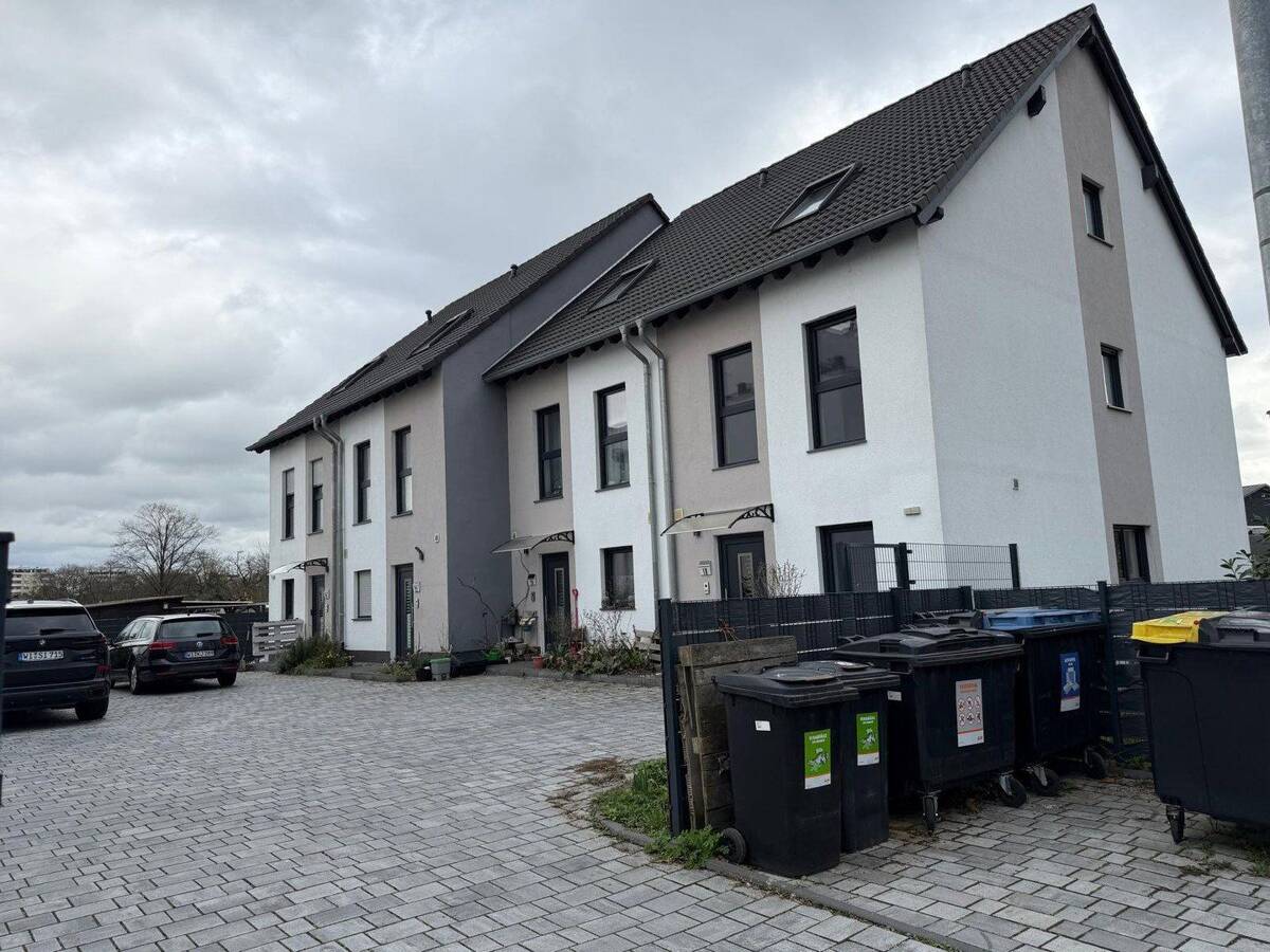 Großzügiges Endreihenhaus mit großem Garten – 55252 Wiesbaden – Bild 1 von 4