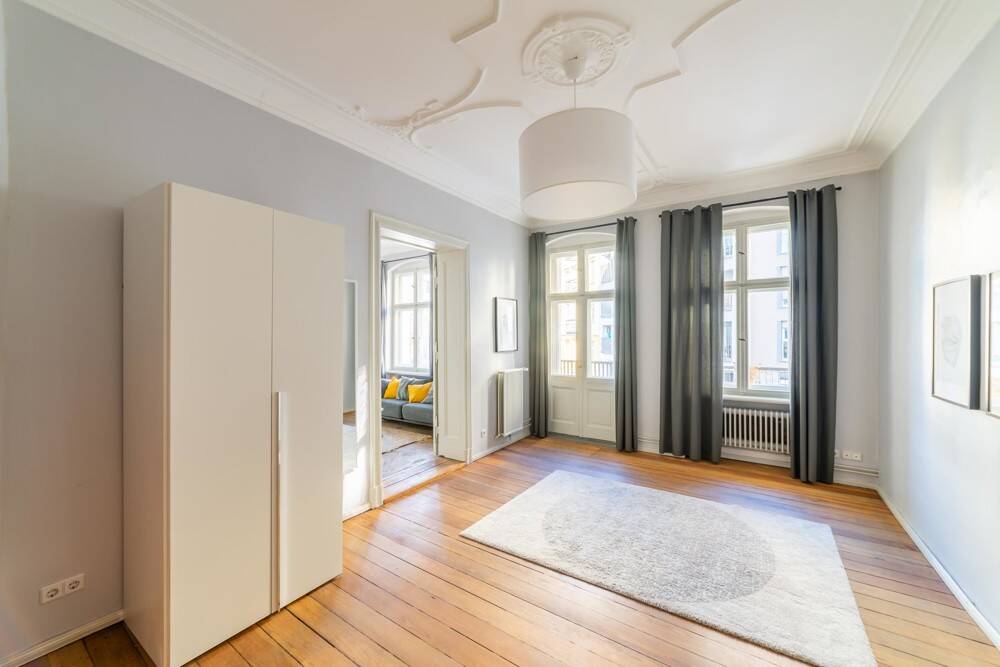 Bezugsfreie 4-Zimmer-Altbauwohnung in Top-Lage: Hohe Decken, Parkett, Stuck Balkon und vieles mehr! – Berlin – Vorschaubild 5