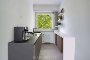 Toplage am Isarhochufer: Lichterfüllte, renovierte 2-Zimmer-Wohnung mit Dachterrasse – 81545 München – Vorschaubild 4