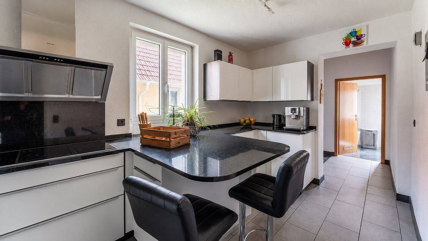 Gepflegte 3,5-Zimmer-Wohnung mit Garage in zentraler Lage von Singen – Singen (Hohentwiel) – Vorschaubild 4