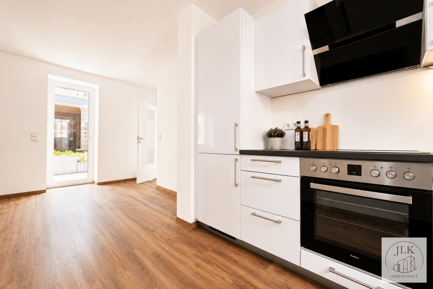 Exklusive barrierefreie 2-Raum-Wohnung mit Einbauküche, eigenem Hauseingang & Terrasse